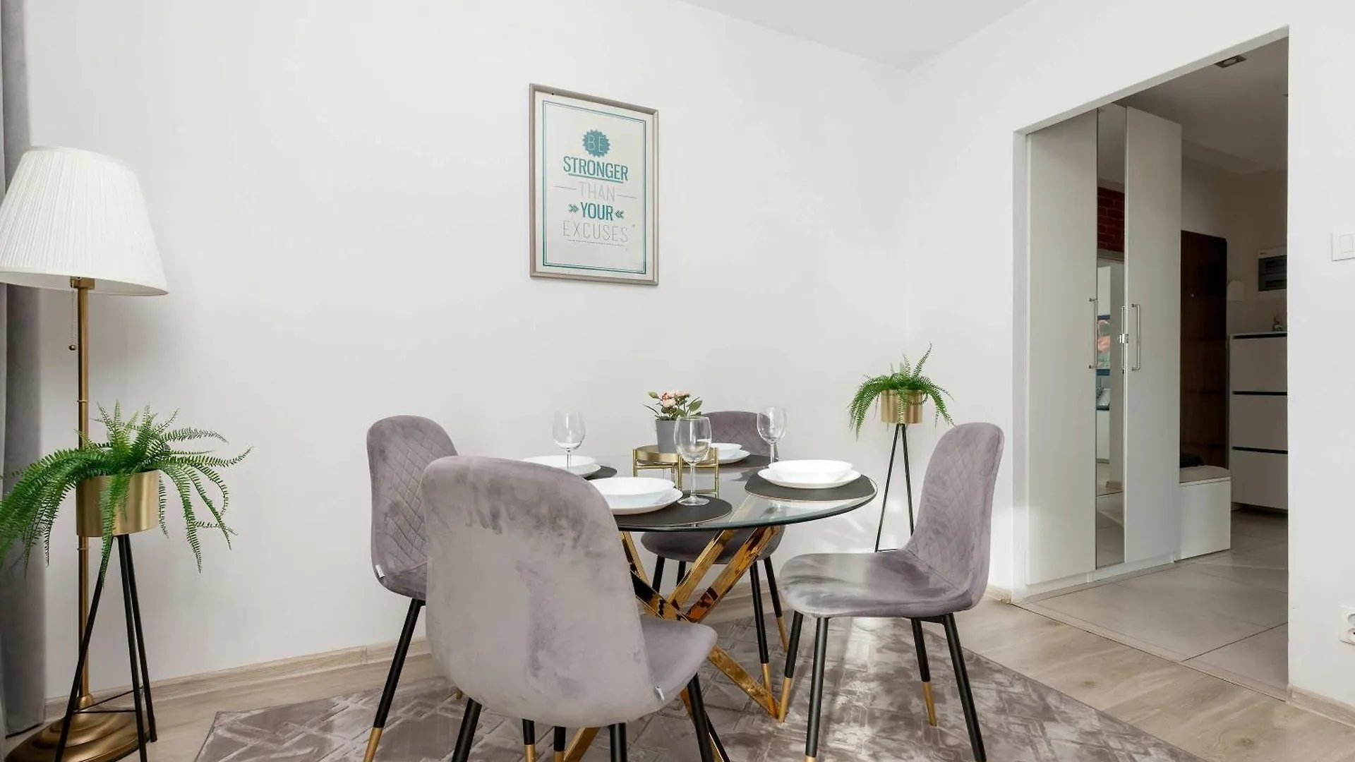 Stylowy Apartament Z Parkingiem I Biurkiem W Gdansku By Noclegi Renters Poland